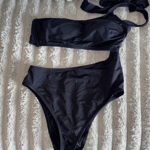 NWOT Shade and Shore one piece off the shoulders swimsuit Size L 🖤